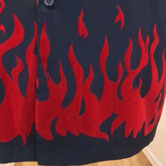 Black S/S button down with velvet red flames 🔥 by Sinister - Picture 5 of 7